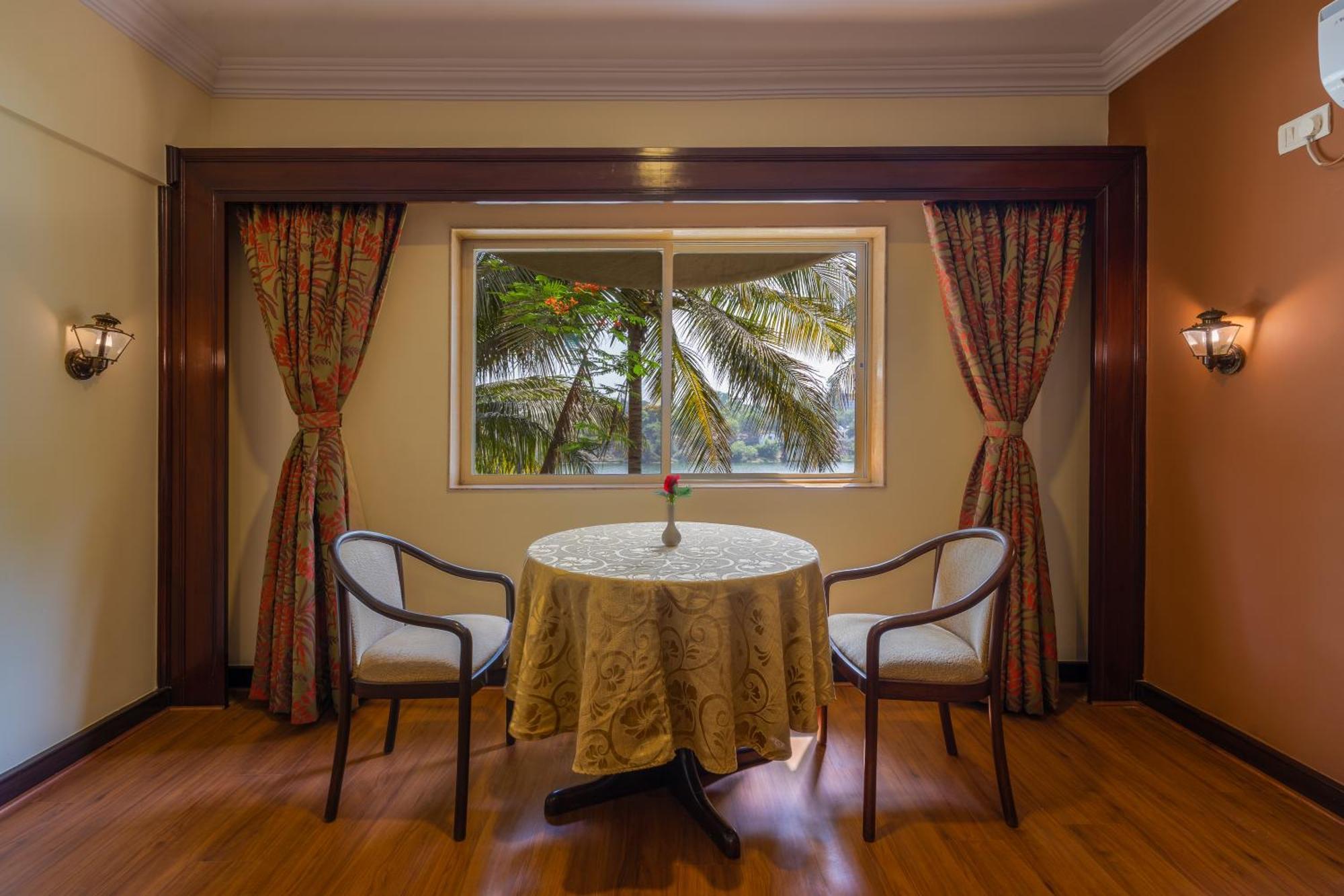 ราส รีสอร์ต Hotel ศิลวัสสา ภายนอก รูปภาพ